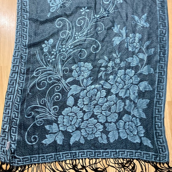 100% Cashmere Scarf - Picture 1 of 3